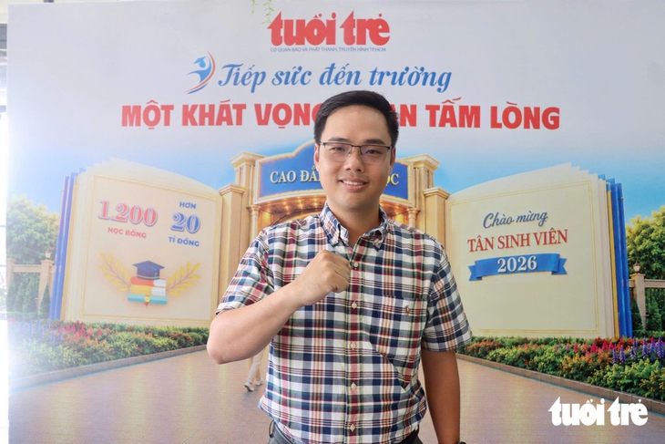 Nhà hảo tâm Quảng Nam - Đà Nẵng trao 1,5 tỉ đồng cho Tuổi Trẻ tiếp sức đến trường - Ảnh 4.
