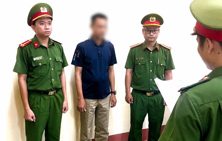 Đổ 1.800 tấn chất thải, lãnh đạo trạm bê tông bị khởi tố - Ảnh 2.