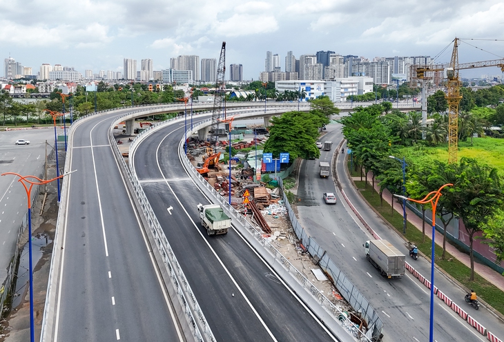 Thống xe nhánh cầu vượt từ Đồng Văn Cống đi nút giao An Phú TP.HCM - Ảnh 7.