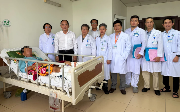 Bệnh viện Bình Dân đưa bác sĩ, máy móc về Bà Rịa, giúp người dân điều trị tại chỗ - Ảnh 3.