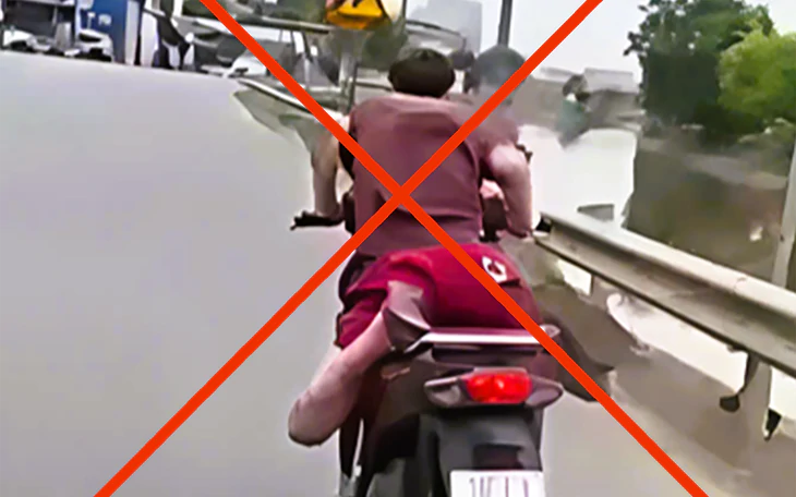 Phạt người giao xe, tịch thu phương tiện đối với thiếu niên dùng chân lái xe máy - Ảnh 2.