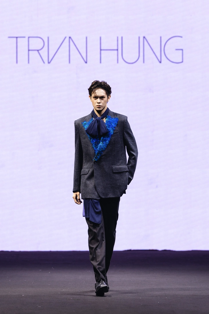 Ngô Thanh Vân cùng con gái làm vedette show thời trang Trần Hùng - Ảnh 9.