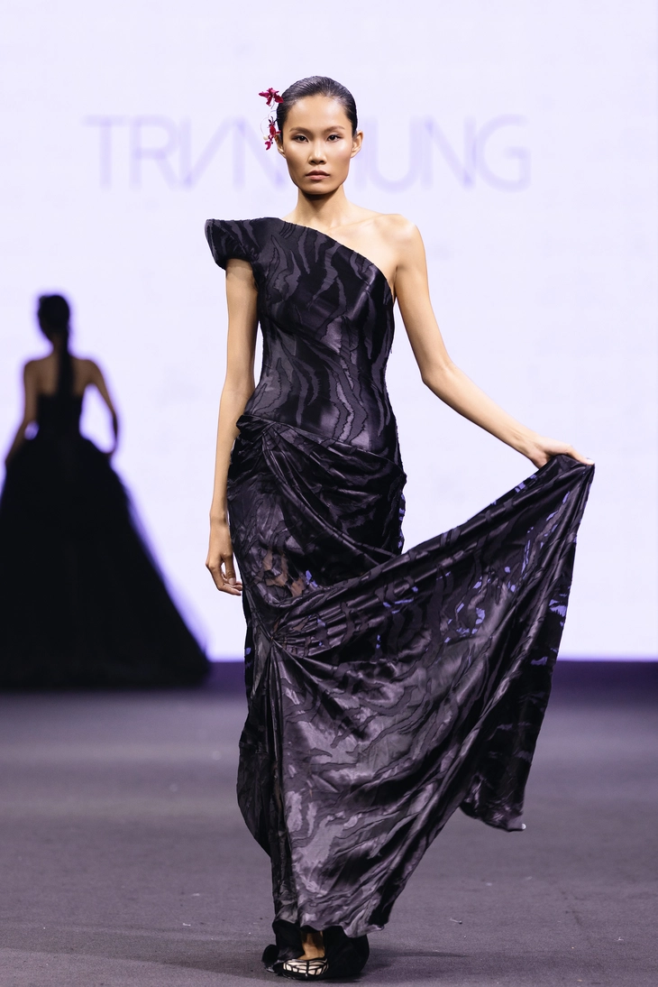 Ngô Thanh Vân cùng con gái làm vedette show thời trang Trần Hùng - Ảnh 8.