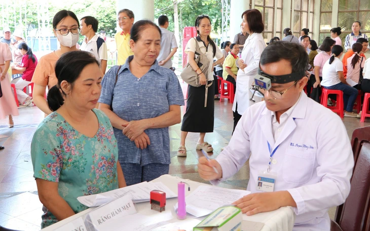 Giám đốc Sở Y tế TP.HCM: Bác sĩ bệnh viện có thể được biệt phái 3–5 năm làm giám đốc trạm y tế - Ảnh 3.