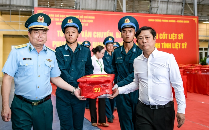 Đã thấy 417 bộ hài cốt ở công viên Lê Thị Riêng, hôm nay tìm thấy thêm khăn quàng cổ - Ảnh 3.