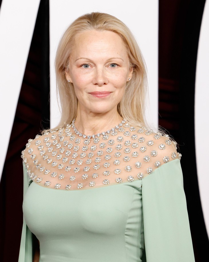 Pamela Anderson U60 vẫn là mỹ nhân quyến rũ của Hollywood - Ảnh 1.