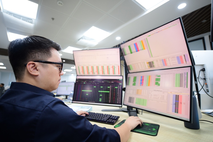 Chứng khoán 21-8: VN-Index hồi phục nhưng dòng tiền vẫn “mất hút”, nên mua hay chờ? - Ảnh 1.