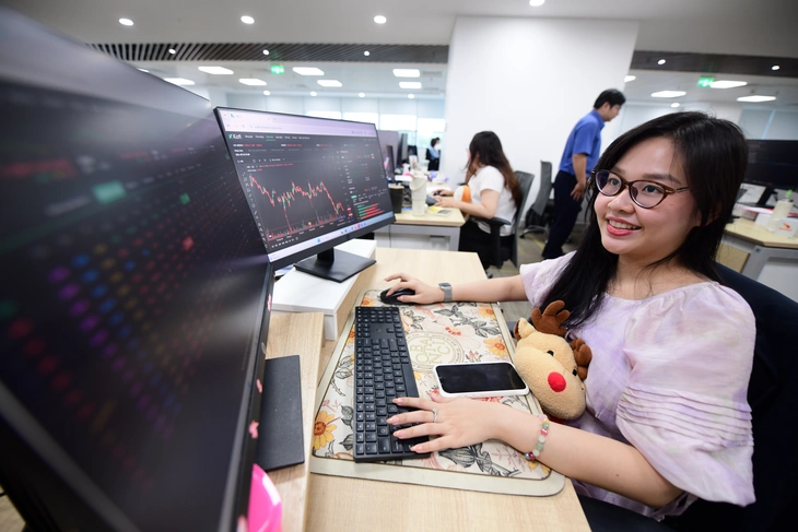 Cổ phiếu chứng khoán đồng loạt tăng trần, điều gì kéo VN-Index tăng hơn 33 điểm? - Ảnh 2.