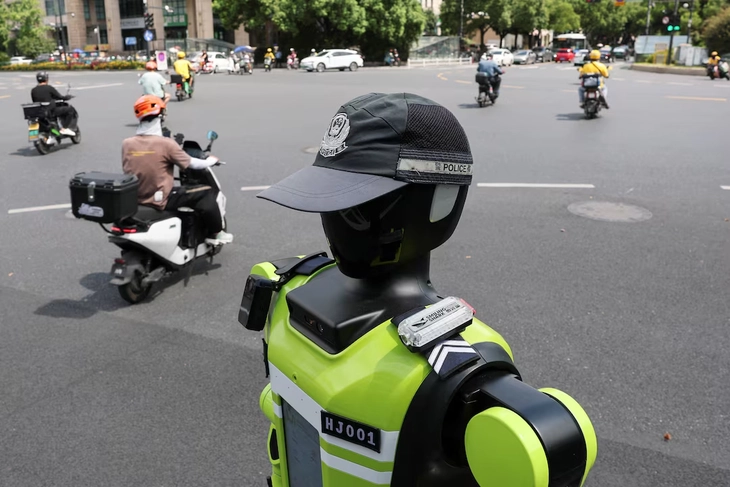 Robot thay thế cảnh sát giao thông, có thể phát hiện người đi xe máy không đội mũ - Ảnh 4.