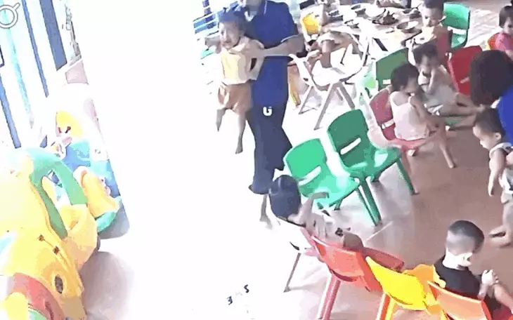 Lãnh đạo Hà Nội chỉ đạo làm rõ vụ cô giáo mầm non đưa bé gái 22 tháng tuổi vào góc khuất để đánh - Ảnh 2.