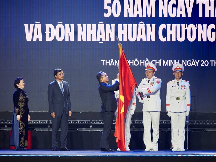 Vinamilk đón nhận Huân chương Độc lập hạng nhất - Ảnh 2.
