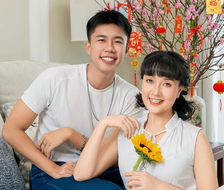 Vân Dung từng 'sốc toàn tập' khi Long Vũ theo nghề mẹ - Ảnh 1.