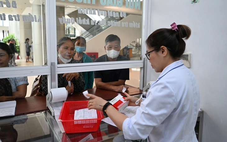 Bộ Y tế dự kiến bổ sung một số thuốc điều trị ung thư thế hệ mới, thuốc sinh học được BHYT thanh toán  - Ảnh 2.