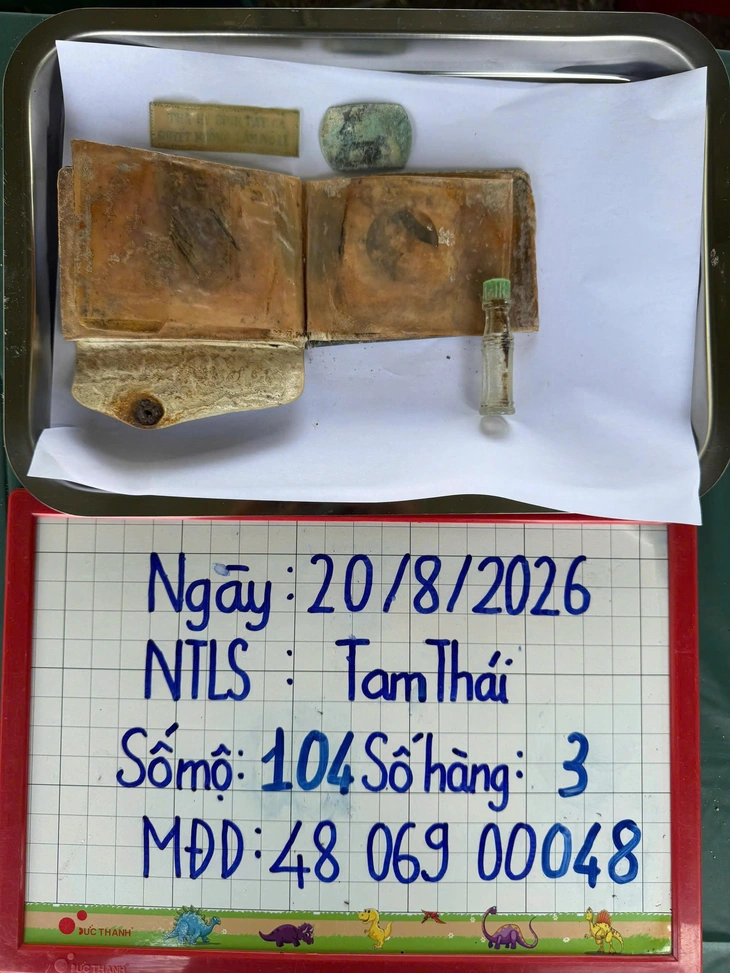 Tìm ra cô gái trong bức ảnh dưới mộ liệt sĩ vừa khai quật lấy mẫu ở Đà Nẵng, người này còn sống - Ảnh 1.