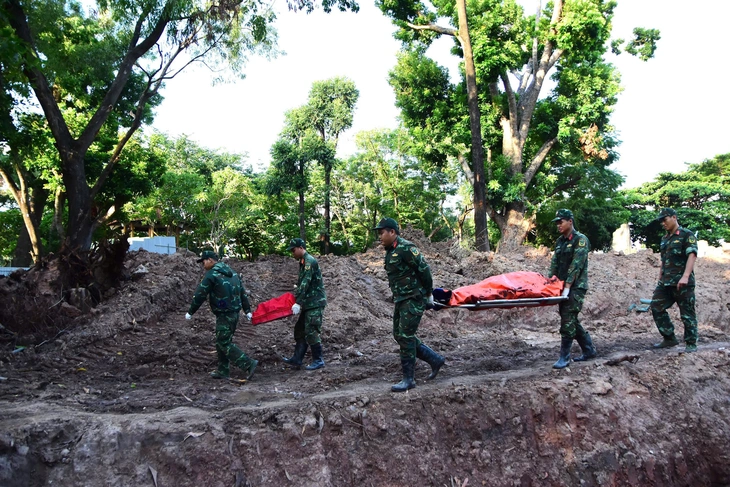 Tìm thấy 28 bộ hài cốt liệt sĩ, nhiều nhất từ khi triển khai tìm kiếm tại công viên Lê Thị Riêng - Ảnh 2.