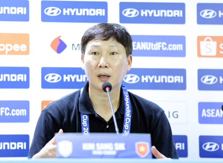 HLV Kim Sang Sik: 'Đây mới chỉ là trận lượt đi, chúng tôi vẫn còn 90 phút tại Mỹ Đình' - Ảnh 1.