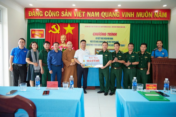 Tuổi trẻ TP.HCM gửi hơi ấm đến vùng cao, trao niềm tin nơi biên giới, biển đảo - Ảnh 5.