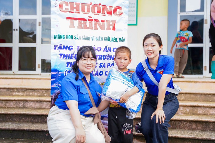 Tuổi trẻ TP.HCM gửi hơi ấm đến vùng cao, trao niềm tin nơi biên giới, biển đảo - Ảnh 3.