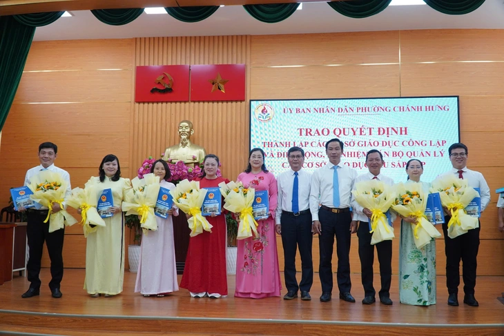 Từ 21 trường, phường Chánh Hưng còn bao nhiêu trường và ai làm hiệu trưởng sau sắp xếp trường lớp? - Ảnh 2.