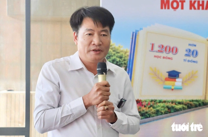 Nhà hảo tâm Quảng Nam - Đà Nẵng trao 1,5 tỉ đồng cho Tuổi Trẻ tiếp sức đến trường - Ảnh 3.