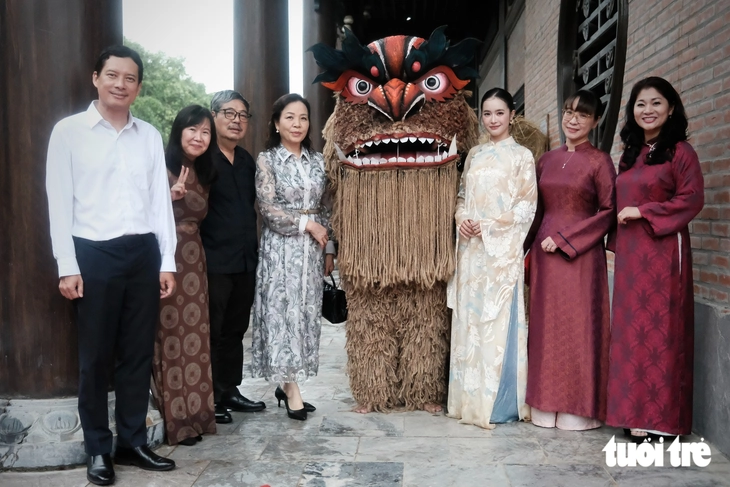 Dễ thương phim Hộ linh tráng sĩ ra mắt hoành tráng ở Ninh Bình: Cô chú lái đò, nông dân lần đầu đi thảm đỏ - Ảnh 5.