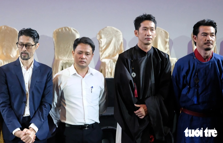 Dễ thương phim Hộ linh tráng sĩ ra mắt hoành tráng ở Ninh Bình: Cô chú lái đò, nông dân lần đầu đi thảm đỏ - Ảnh 8.