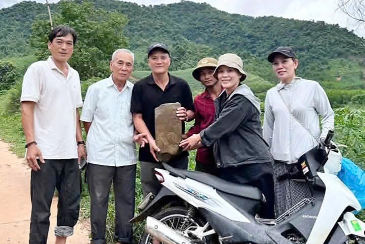 Hành trình tấm bia đá trở về với mộ liệt sĩ sau 60 năm giữa rừng Trường Sơn - Ảnh 2.