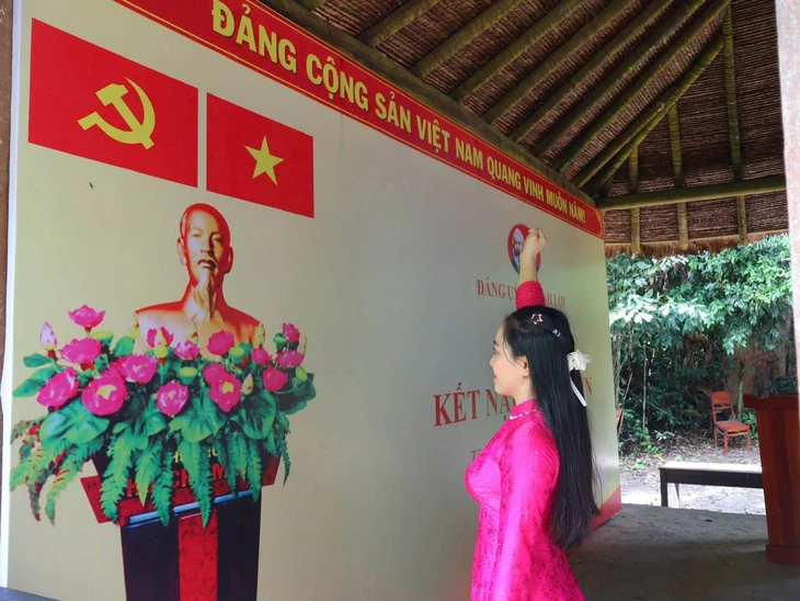 Hành trình về nguồn chào mừng Quốc khánh 2 - 9 cùng đoàn viên ưu tú vào Đảng - Ảnh 6.
