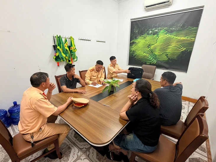 Xử lý thanh niên bốc đầu xe trên đường Trần Phú tại Quảng Ninh - Ảnh 1.