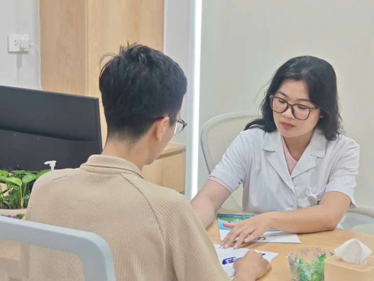 Hệ lụy từ video ngắn: 'Cứu' con khỏi chiếc điện thoại từ tấm gương của bố mẹ - Ảnh 3.