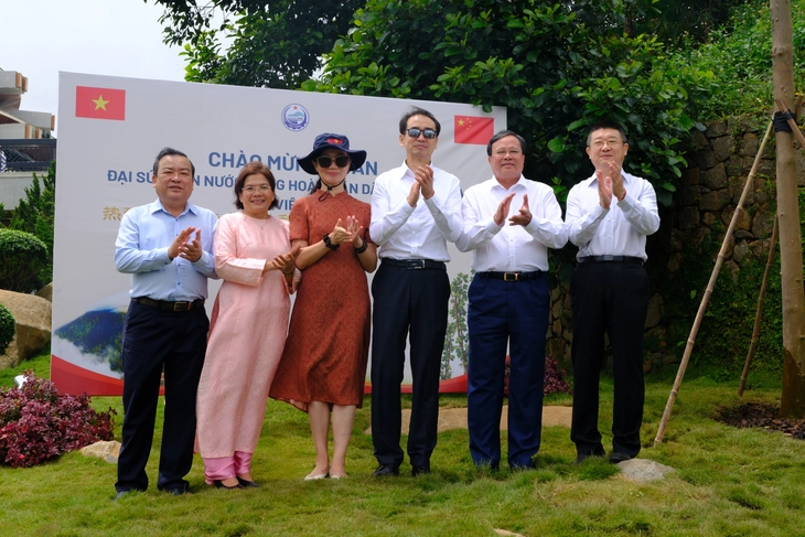 Đại sứ Hà Vĩ: "Tây Ninh núi đẹp, sông đẹp và người càng đẹp" - Ảnh 6.