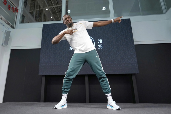 Fan háo hức chờ xem ‘Tia chớp’ Usain Bolt… đá banh - Ảnh 1.