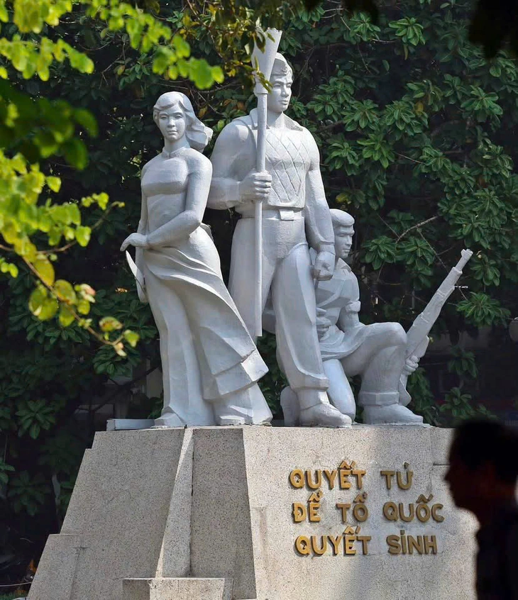 Thành ủy Hà Nội thống nhất chủ trương di dời tượng đài 'Quyết tử để Tổ quốc quyết sinh' - Ảnh 1.