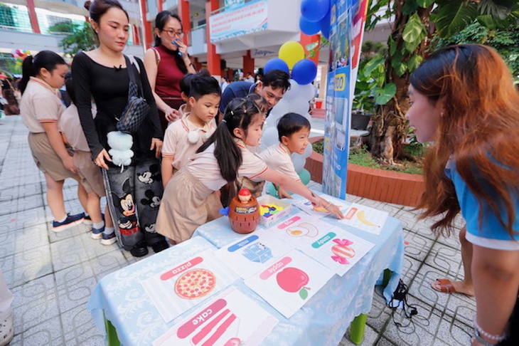 Học sinh lớp 1 làm quen trường mới bằng những trò chơi ‘bí ẩn’ - Ảnh 12.