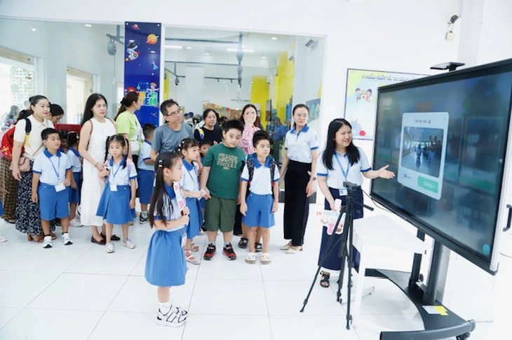 Học sinh lớp 1 làm quen trường mới bằng những trò chơi ‘bí ẩn’ - Ảnh 6.