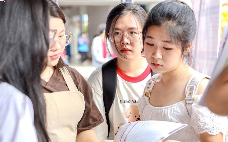 Trường đại học Ngân hàng TP.HCM quy định phạt học phí quá hạn - Ảnh 2.