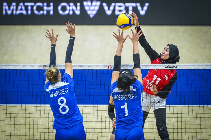Bóng chuyền nữ Indonesia gây 'sốc' khi thắng đội rất mạnh - Ảnh 1.