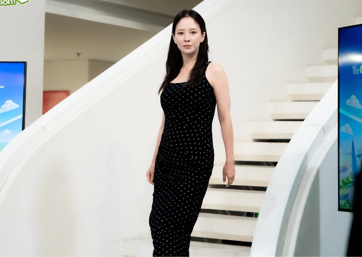 Mợ ngố Song Ji Hyo: 'Lê Dương Bảo Lâm có nguồn năng lượng tôi theo không được' - Ảnh 2.