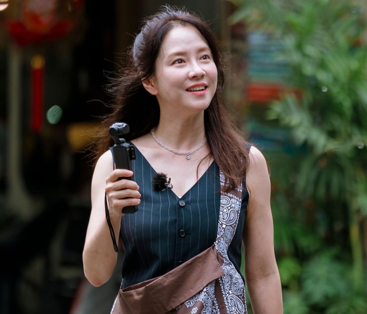 Mợ ngố Song Ji Hyo: 'Lê Dương Bảo Lâm có nguồn năng lượng tôi theo không được' - Ảnh 3.