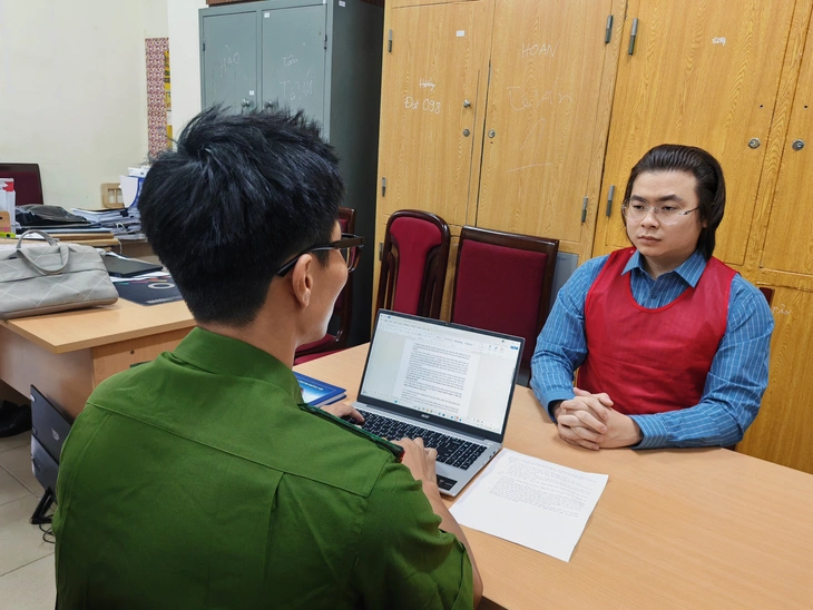 Hình ảnh TikToker Phạm Tuấn tại cơ quan công an? - Ảnh 1.