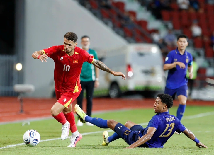 Việt Nam thắng Thái Lan 100% trên sân Rajamangala tại chung kết ASEAN Cup - Ảnh 1.
