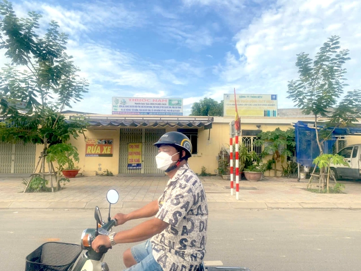 Chữa bệnh như 'Thần y': Ung thư 10 tháng uống 100 chai thuốc và cam kết khỏi bệnh - Ảnh 1.