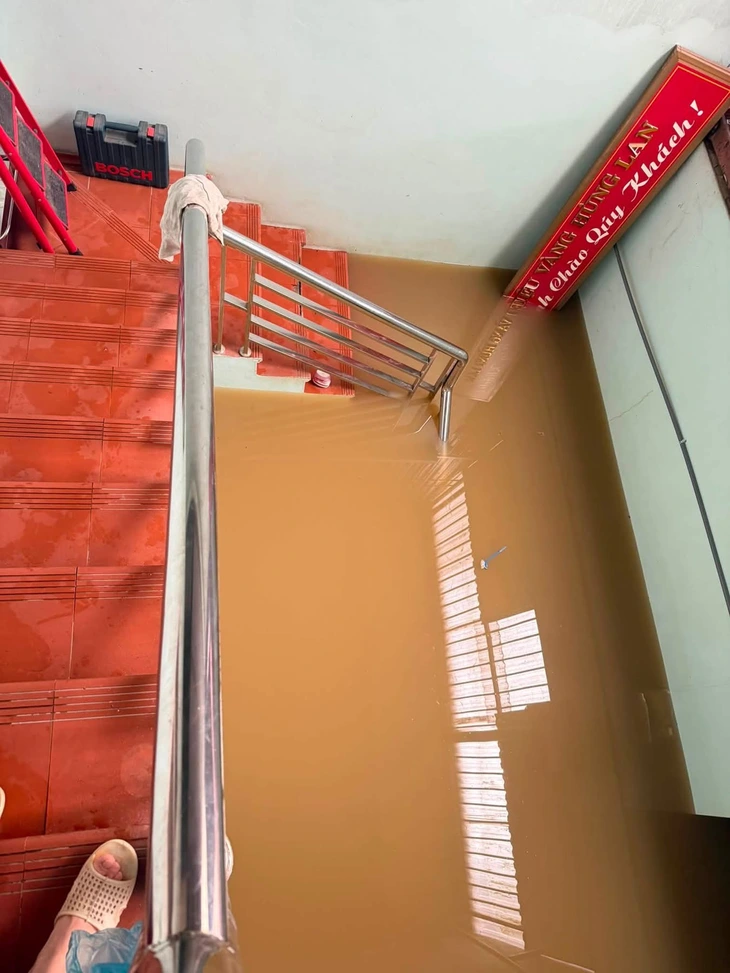 Hình ảnh nhà dân ở Lạng Sơn ngập tới nóc do mưa bão số 4 - Ảnh 15.