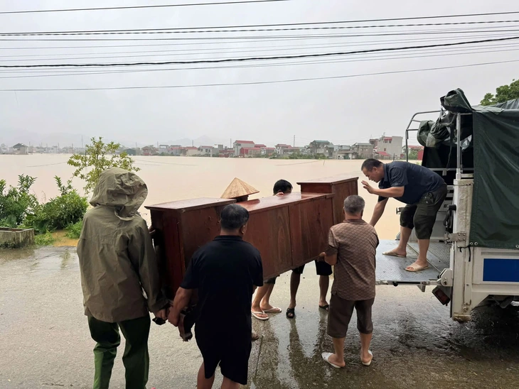 Hình ảnh nhà dân ở Lạng Sơn ngập tới nóc do mưa bão số 4 - Ảnh 9.
