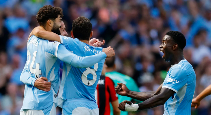 Trung vệ 'làm thay' công việc của Halaand, Man City thắng ngược ở trận ra quân Premer League - Ảnh 1.