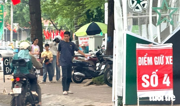 Đắk Lắk chỉ đạo xử lý nạn móc túi, giữ xe giá cao tại lễ hội sầu riêng - Ảnh 2.