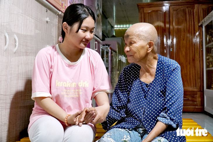 Ôm tro cốt mẹ gửi vào chùa, chọn Học viện Hàng không vì ngôi trường gần mẹ - Ảnh 2.