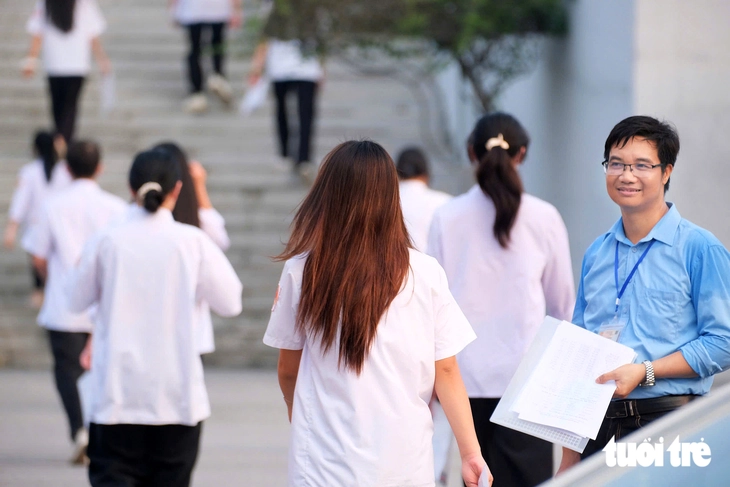 20 học sinh chuyên Tuyên Quang đỗ Đại học Kinh tế quốc dân qua tuyển thẳng, xét kết hợp - Ảnh 1.