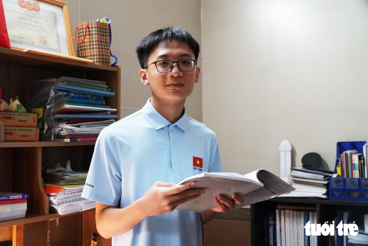 Nghệ An dành hơn 3 tỉ đồng khen học sinh giỏi, có em nhận hơn 200 triệu - Ảnh 2.