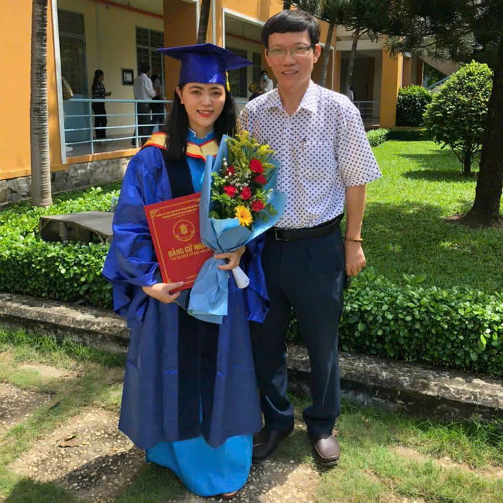 Cô gái mồ côi mà phóng viên Tuổi Trẻ năn nỉ bước vào giảng đường 10 năm trước, giờ thế nào? - Ảnh 7.